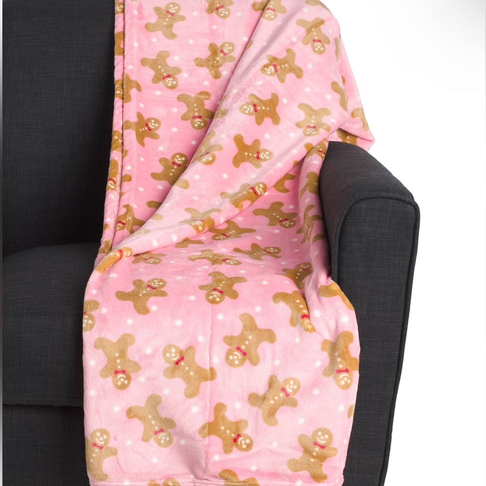 CUPCAKES & CASHMERE Pink Gingerbread Man Fleece Christmas Throw- 60” x 70”